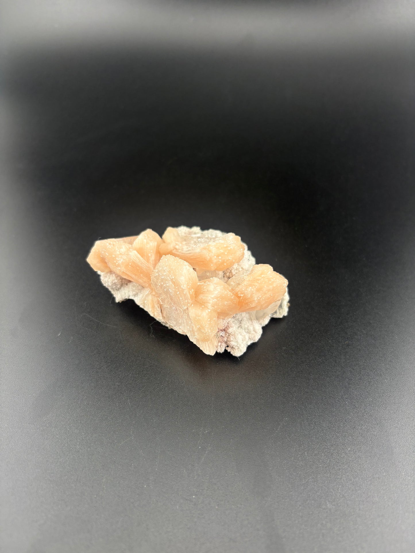 Stilbite, Chalcedony, Apophyllite