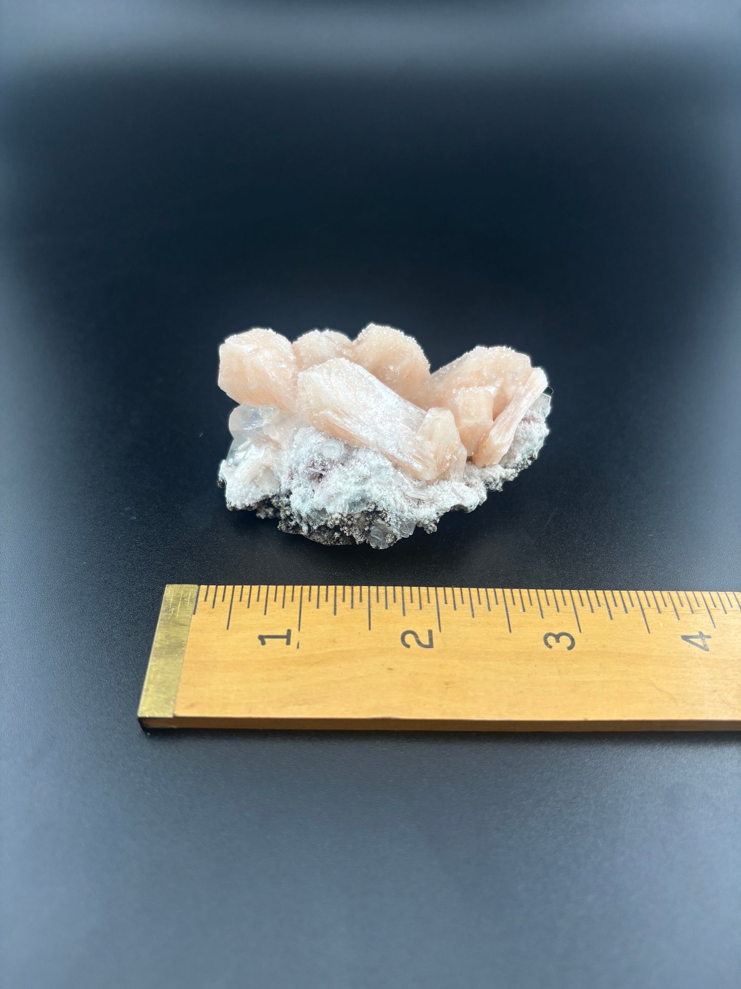 Stilbite, Chalcedony, Apophyllite