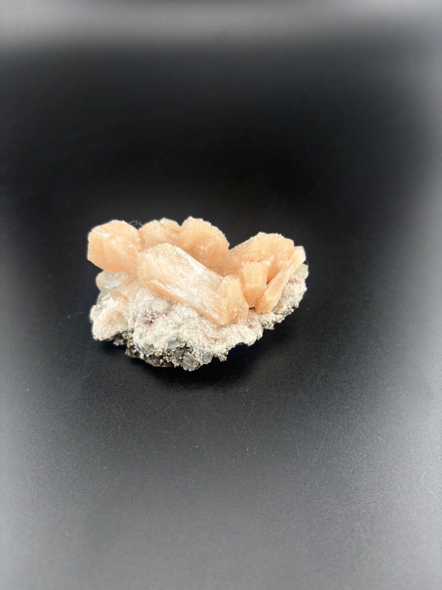 Stilbite, Chalcedony, Apophyllite
