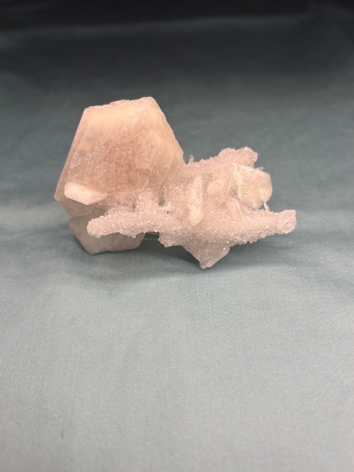 Stilbite on chalcedony