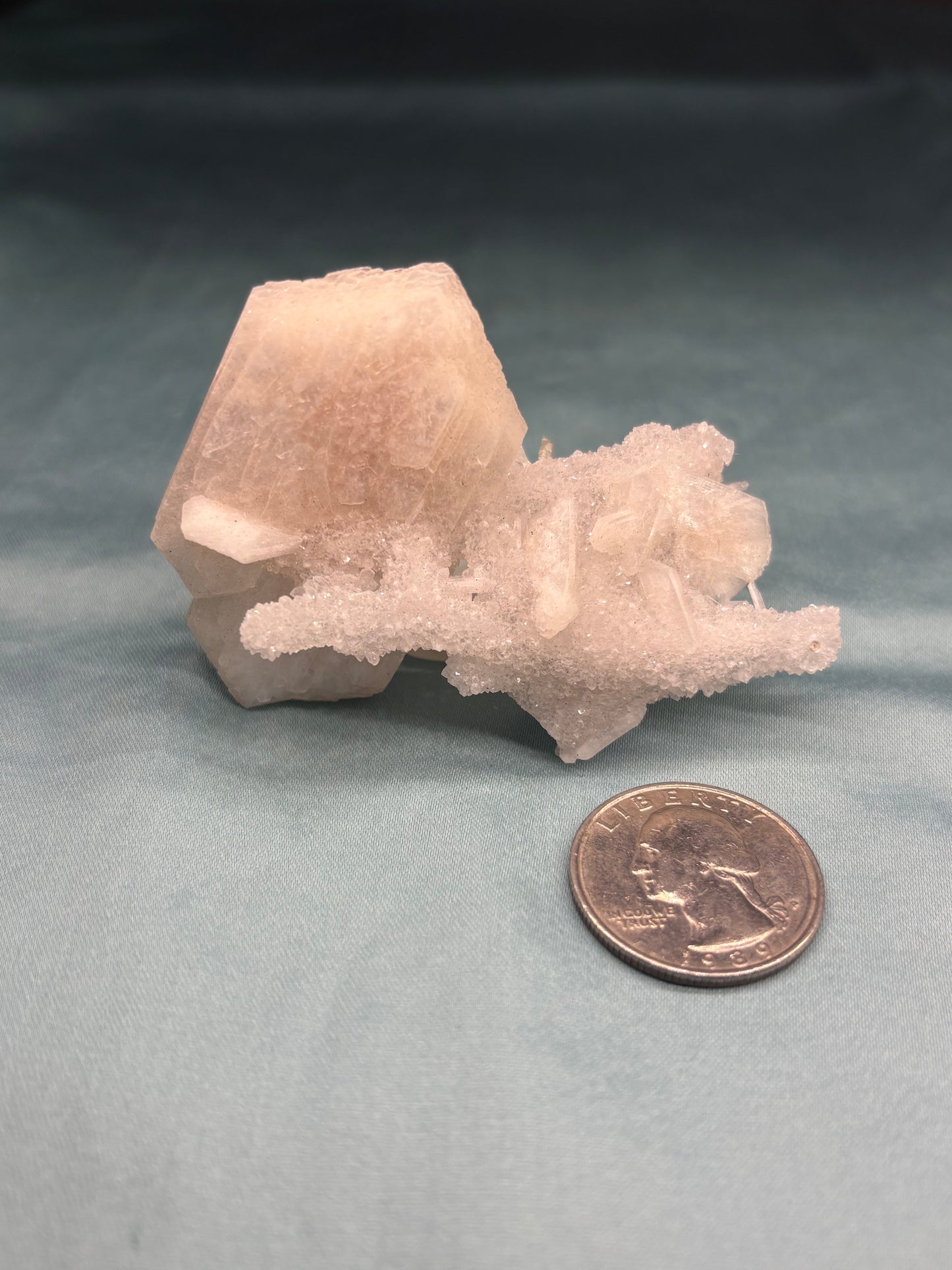 Stilbite on chalcedony