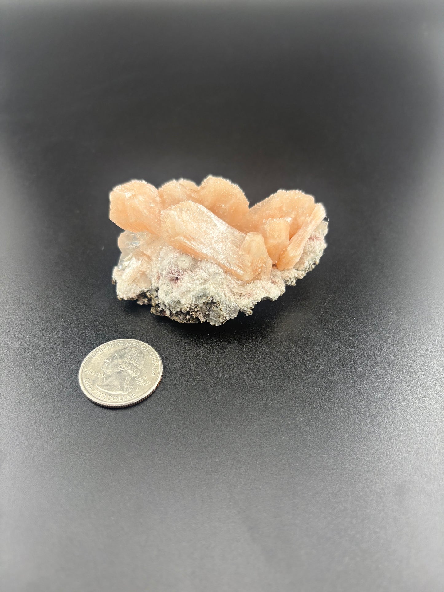 Stilbite, Chalcedony, Apophyllite