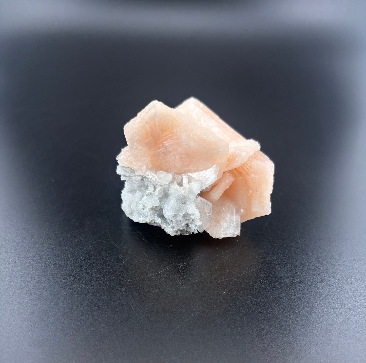 Stilbite, Chalcedony