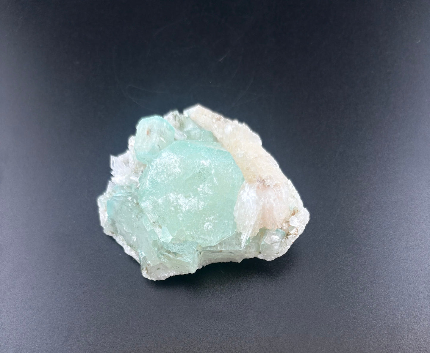 Apophyllite, Stilbite, Chalcedony