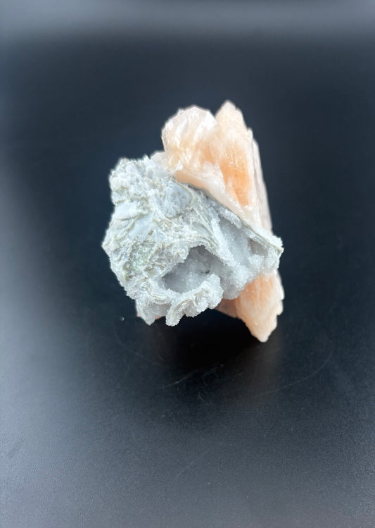 Stilbite, Chalcedony